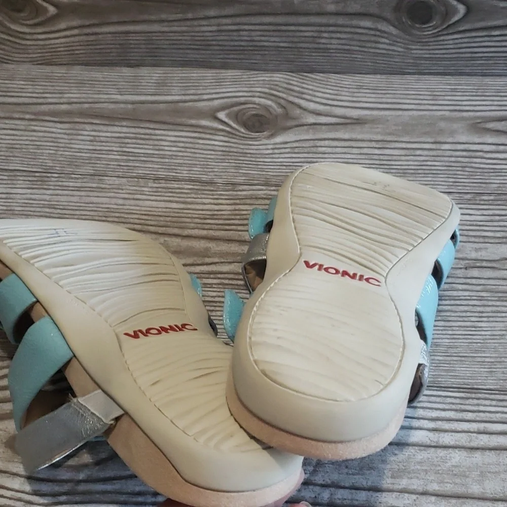 Vionic Hadlie 11 baby blue and silver slide woman sandals